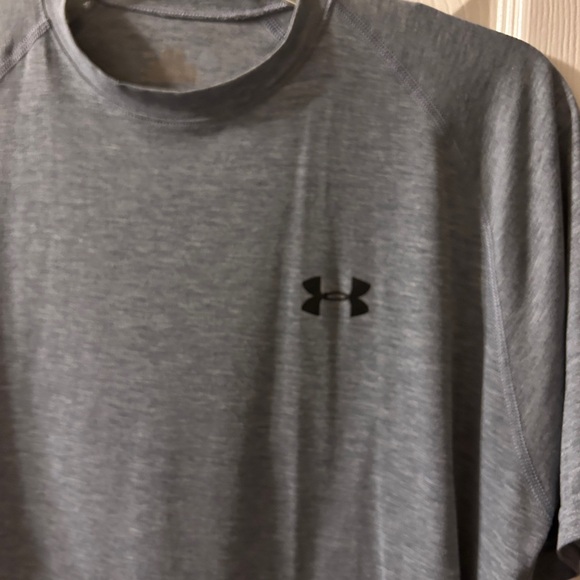 Men’s Under Armour Shirt - Picture 3 of 6